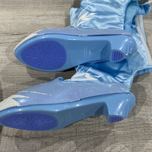 Frozen 2 Disney Princess Elsa Dress Up Boots & Elsa & Anna slippers! EUC - Picture 3 of 5